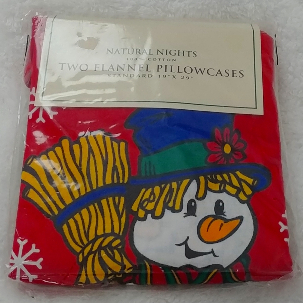 ☃️CLOSET CLEAR OUT☃️
NWT Set of Flannel Snowman Pillowcases